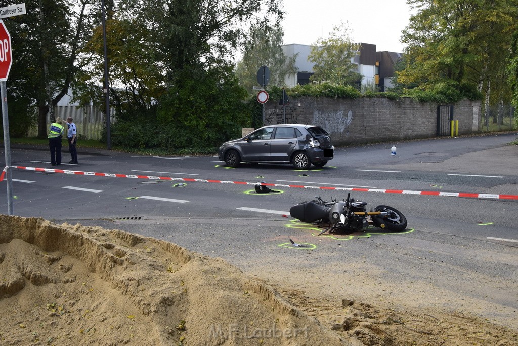 Schwerer Krad PKW Unfall Koeln Muelheim Am Springborn Cottbuserstr P063.JPG - Miklos Laubert